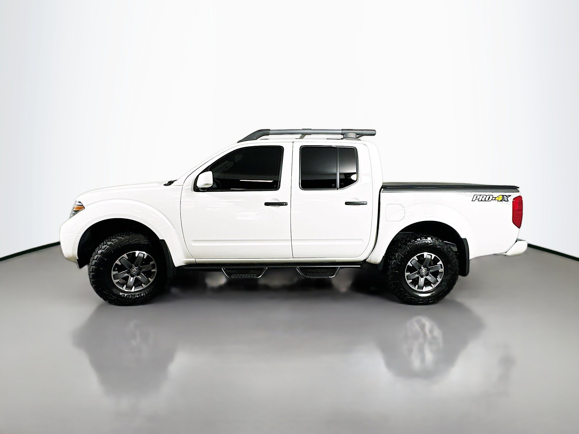 Used 2021 Nissan Frontier PRO-4X w/ Pro-4x Utility Package AWD/4WD image 4
