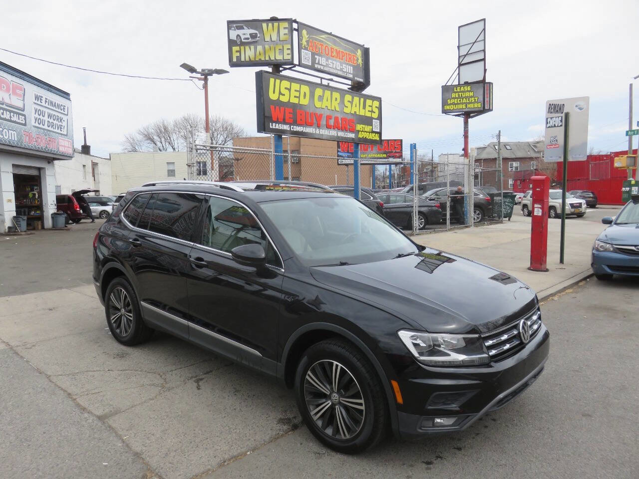 Used 2018 Volkswagen Tiguan SEL image 3
