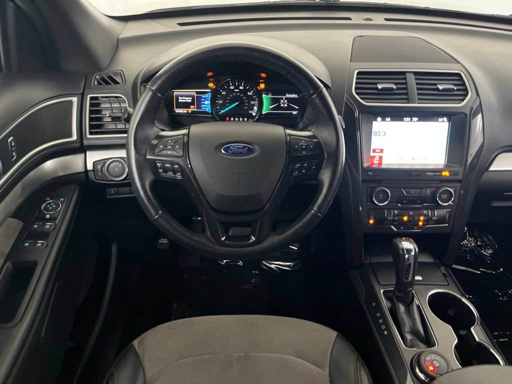 Used 2017 Ford Explorer XLT w/ Equipment Group 202A AWD/4WD image 31