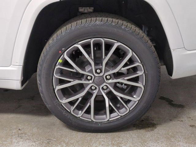 New 2025 Jeep Grand Cherokee L Summit AWD/4WD image 19