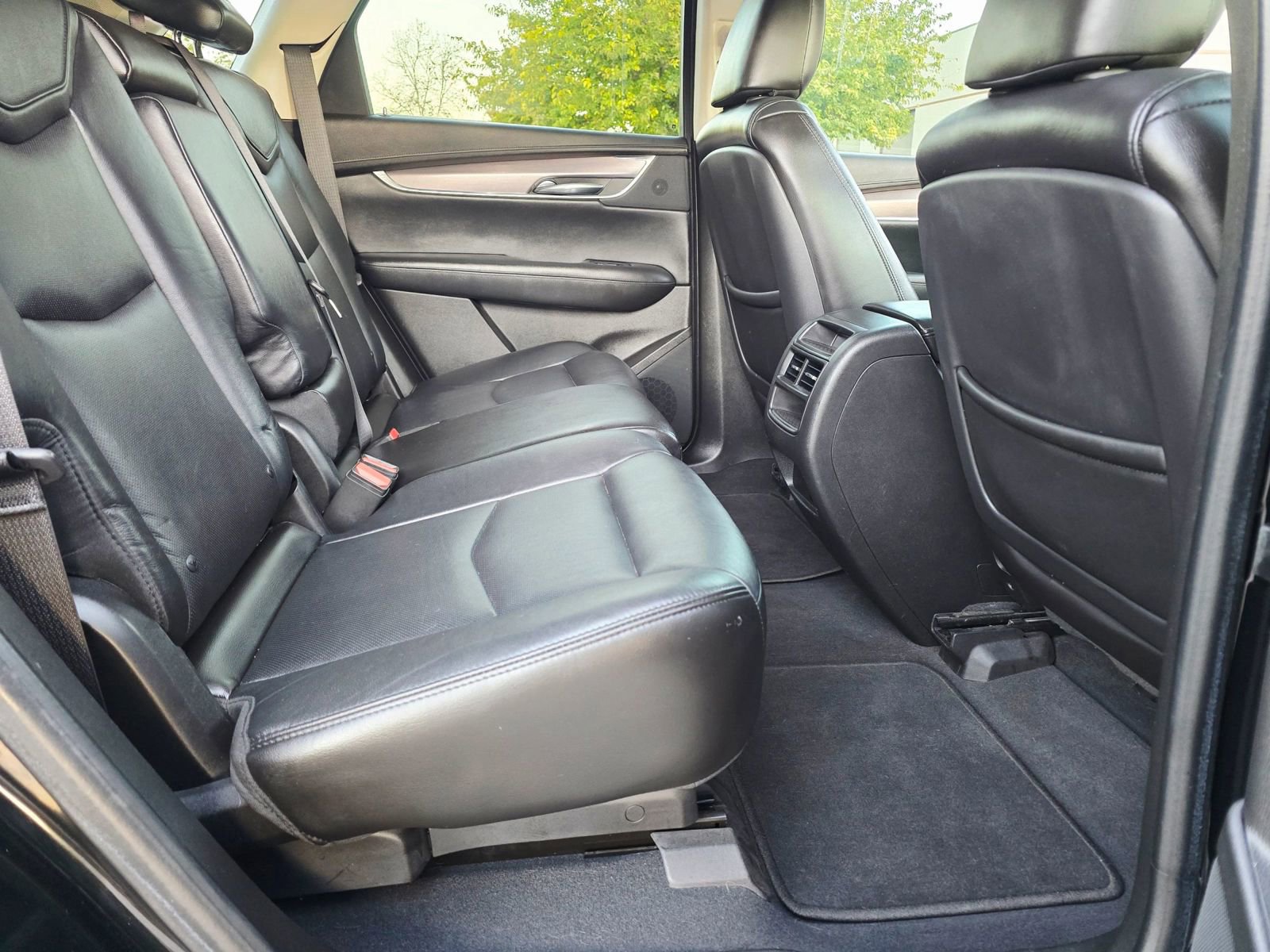 Used 2017 Cadillac XT5 Luxury w/ Driver Awareness Package image 32