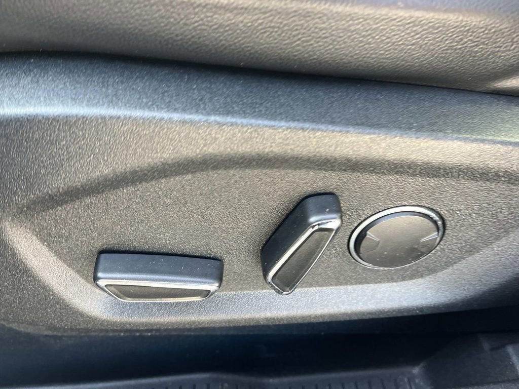 Used 2019 Ford Edge SEL w/ Equipment Group 201A image 28