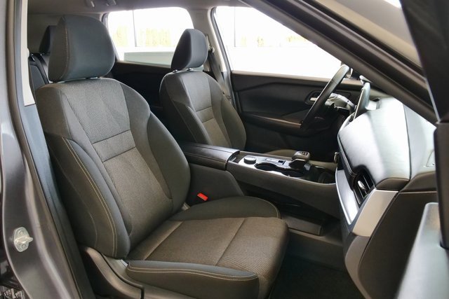 Used 2025 Nissan Rogue SV image 16