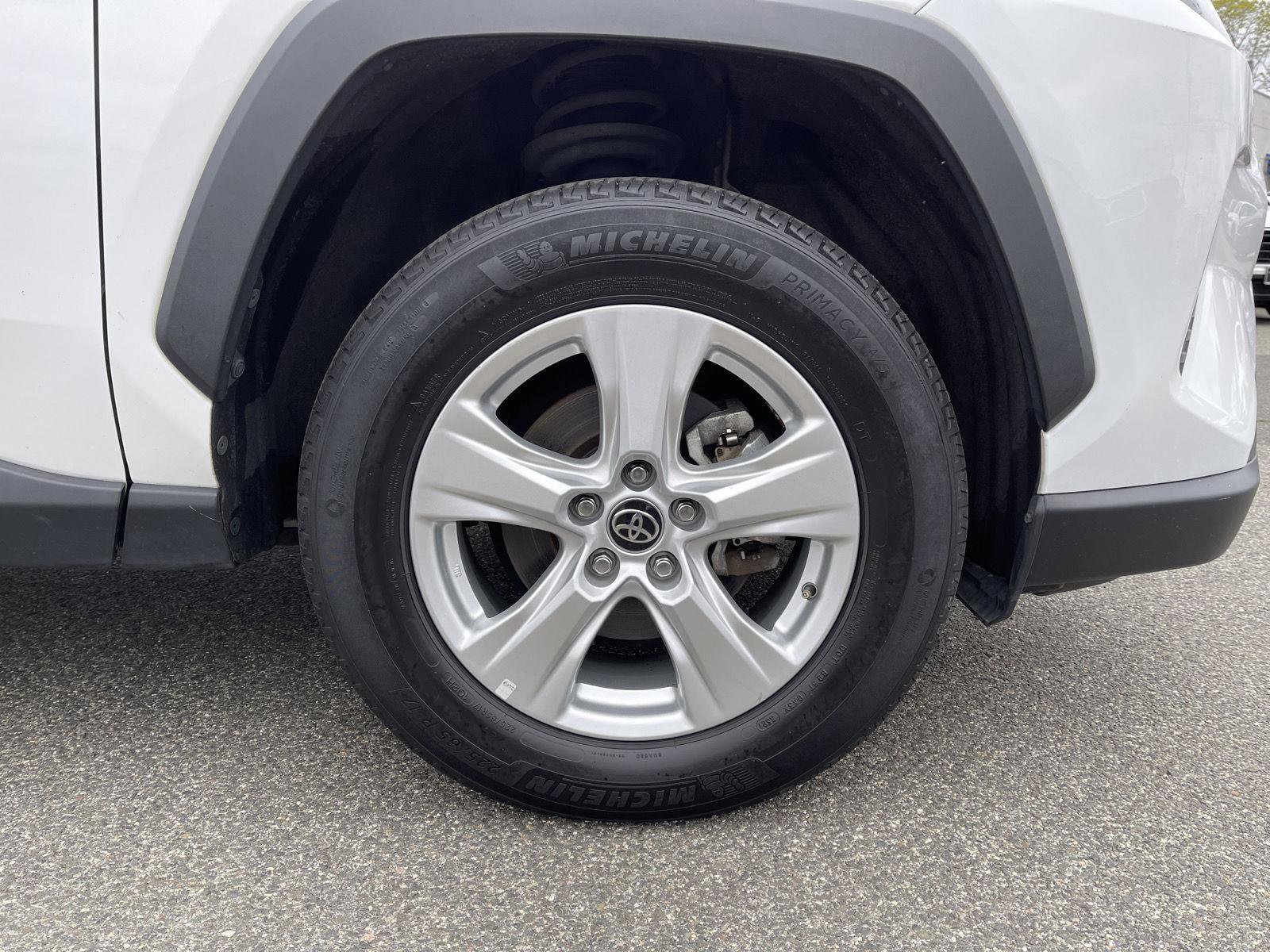 Used 2021 Toyota RAV4 XLE AWD/4WD image 21