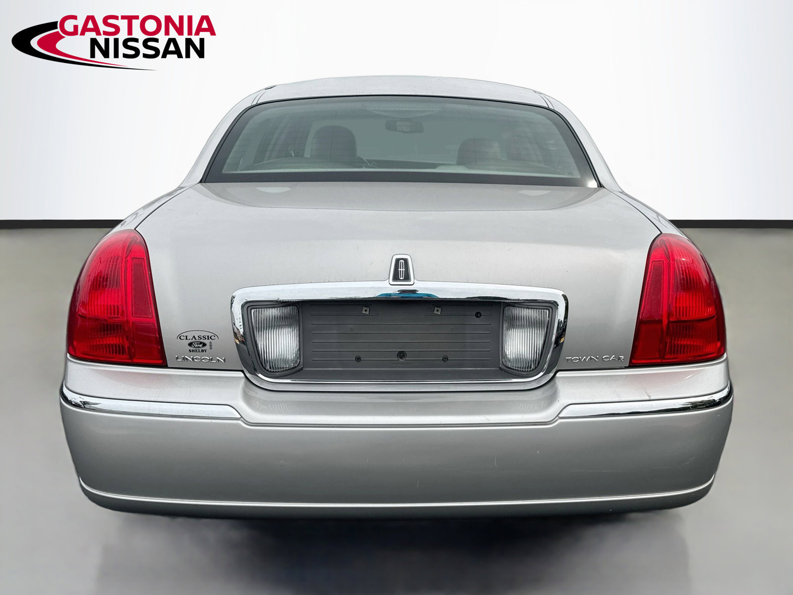 Used 2008 Lincoln Town Car Signature Limited RWD image 5