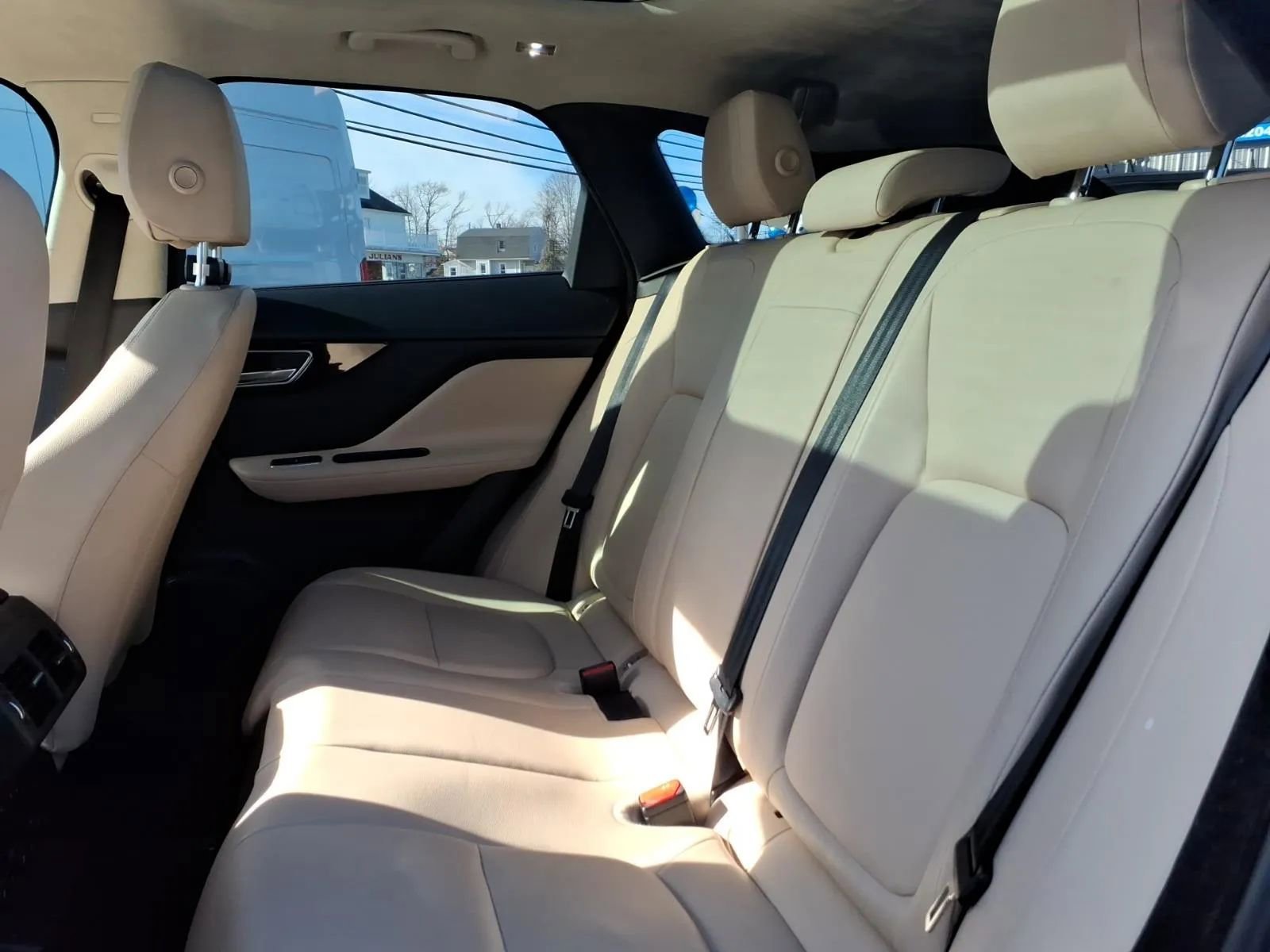 Used 2020 Jaguar F-PACE Premium image 23