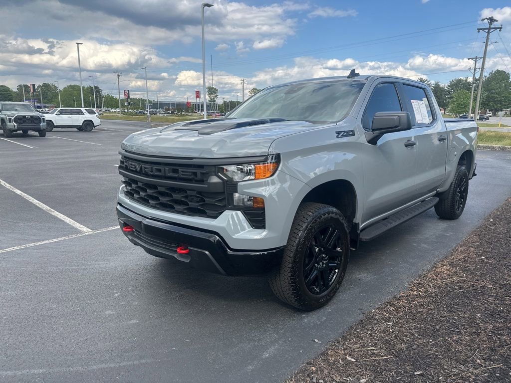Used 2025 Chevrolet Silverado 1500 Custom Trail Boss w/ LPO, Dark Essentials Package AWD/4WD image 4