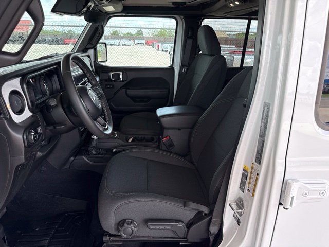 Used 2025 Jeep Gladiator Sport AWD/4WD image 14