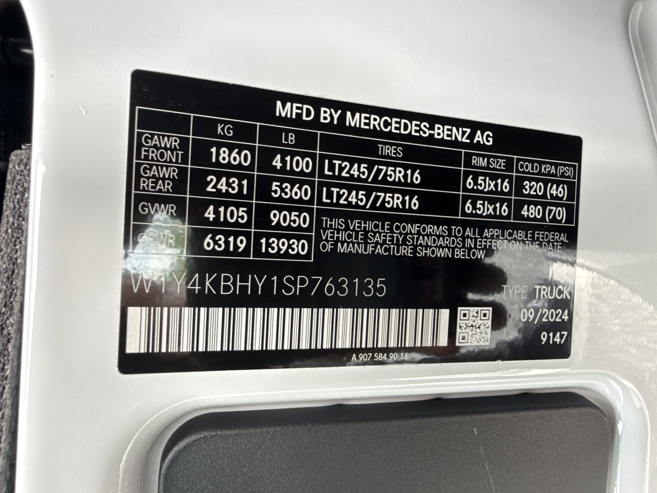 Used 2025 Mercedes-Benz Sprinter 2500 image 16