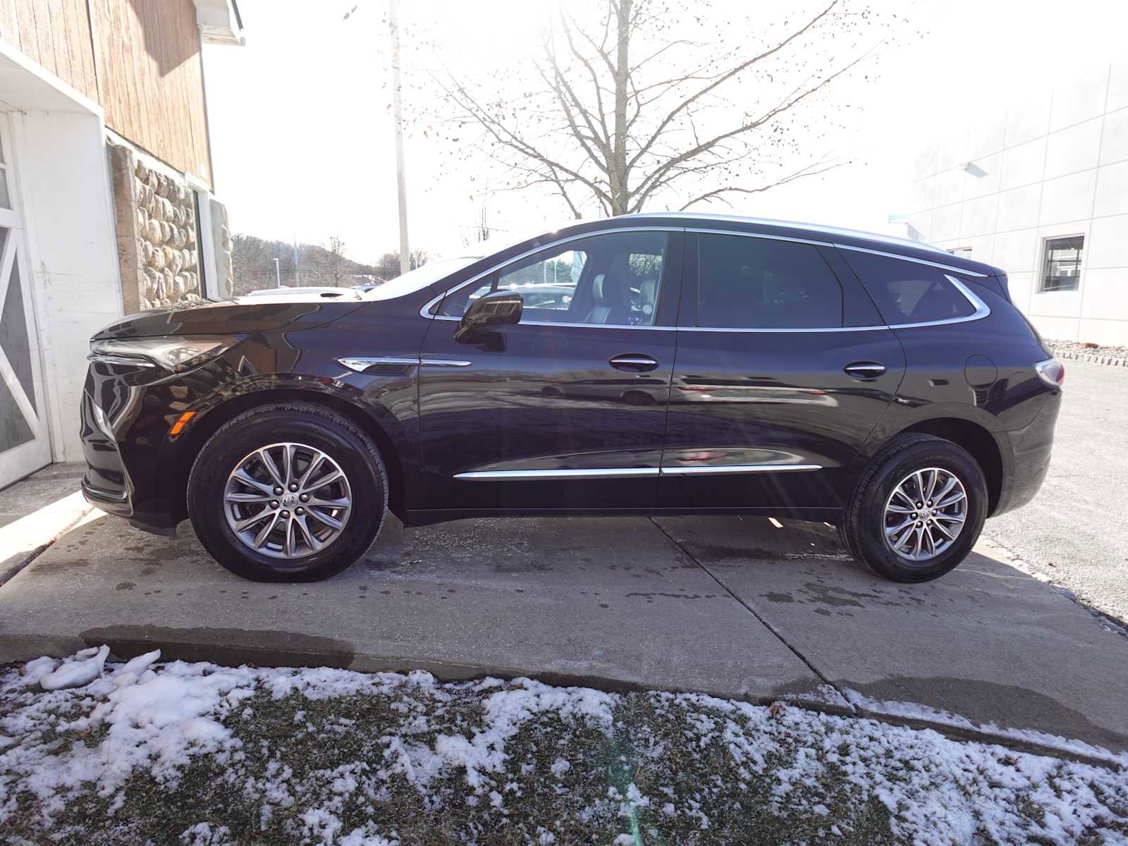 Used 2024 Buick Enclave Premium image 4