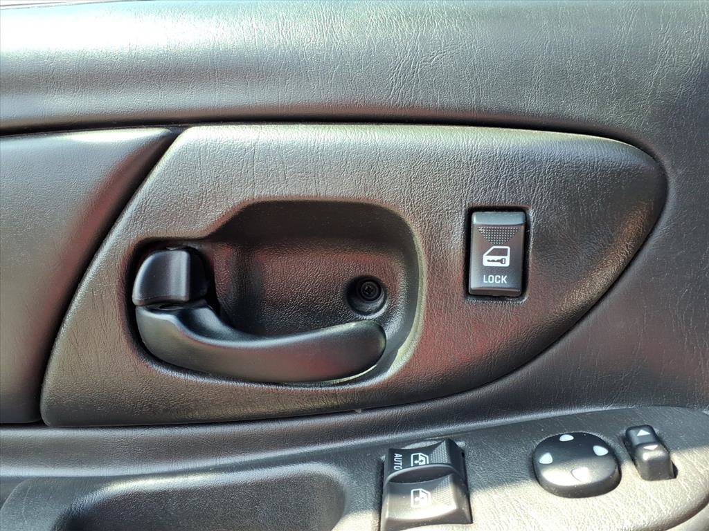 Used 2004 Chevrolet Monte Carlo SS w/ Preferred Equipment Group FWD image 16