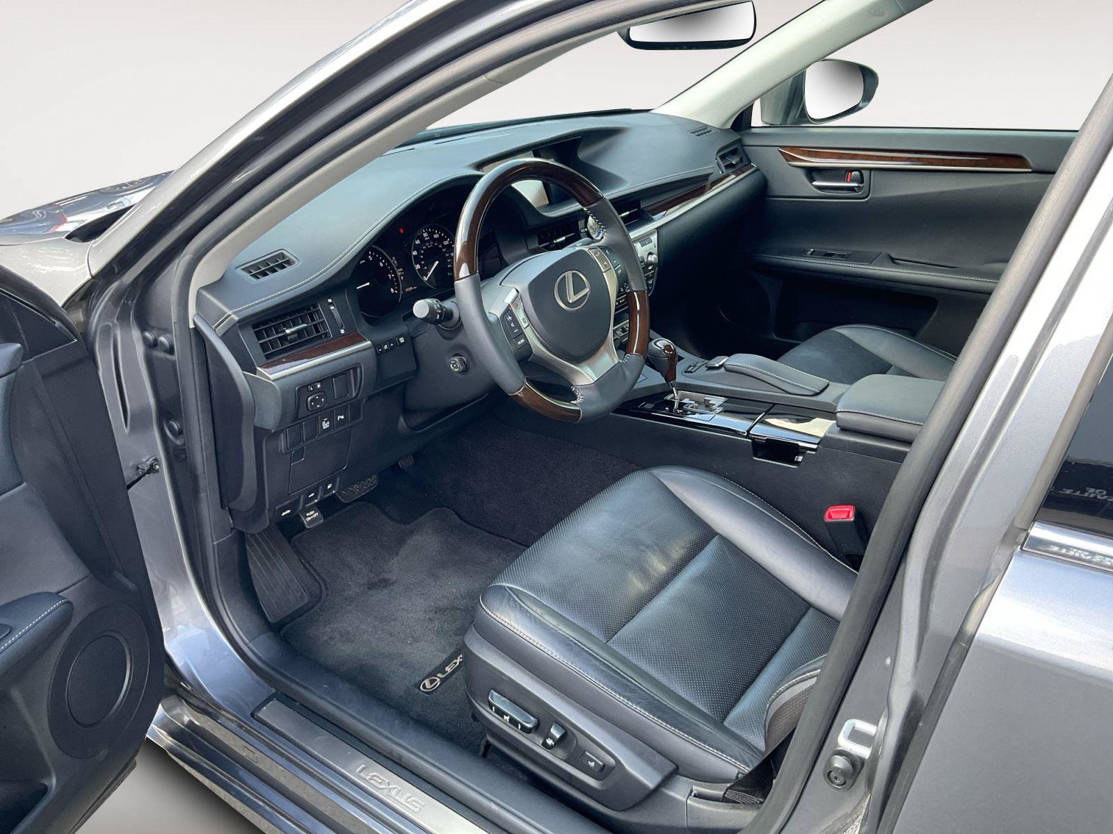Used 2014 Lexus ES 350 w/ Luxury Package FWD image 9