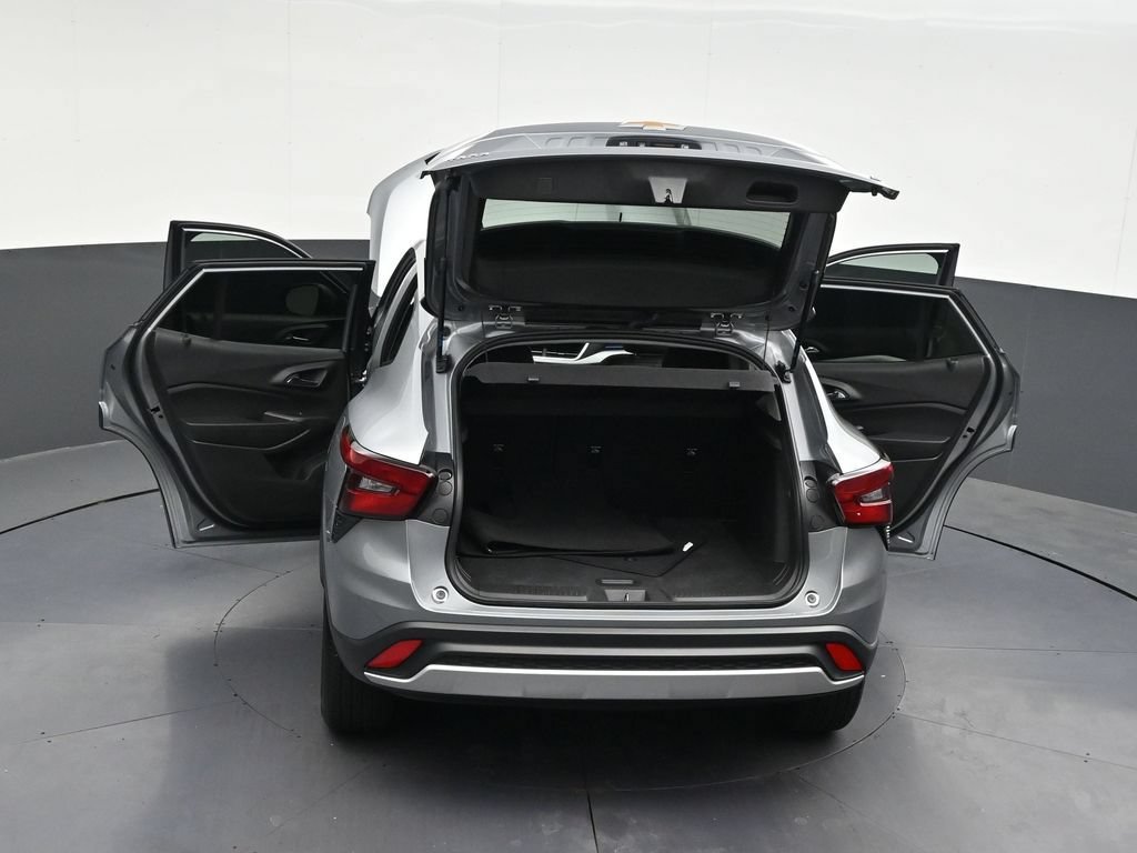 Used 2025 Chevrolet Trax LT FWD image 37