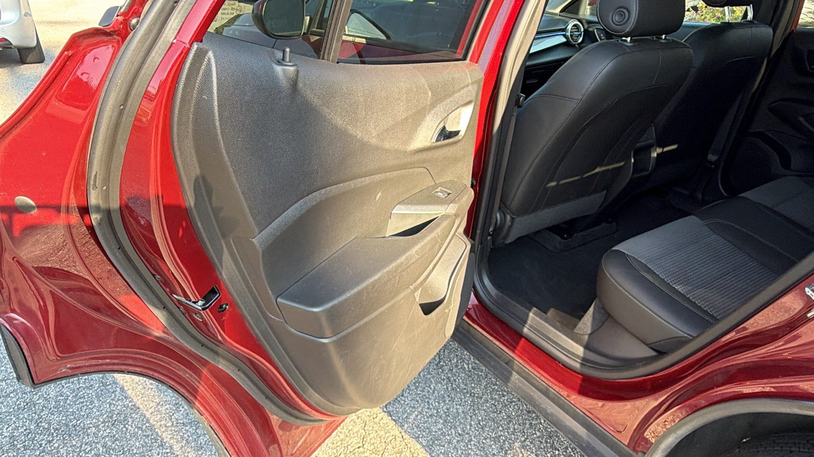 Used 2025 Chevrolet Trax LT FWD image 22