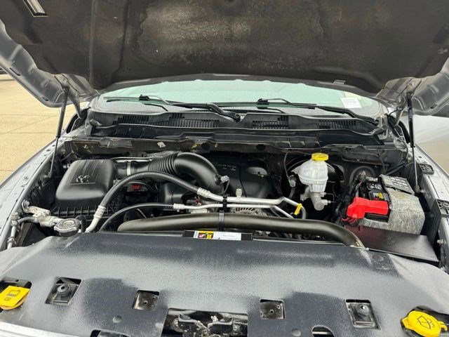 Certified 2019 RAM 1500 Classic SLT w/ Luxury Group image 38