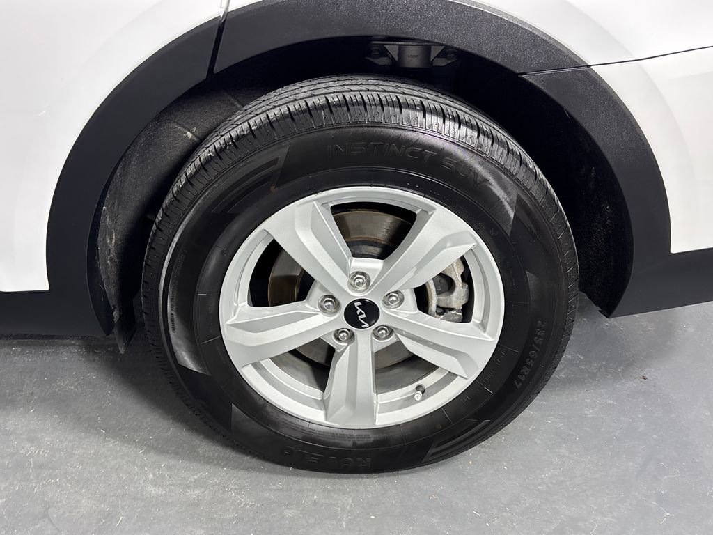 Used 2024 Kia Sorento LX image 32
