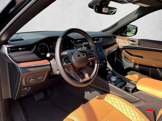 New 2025 Jeep Grand Cherokee Summit w/ Obsidian Package AWD/4WD image 8