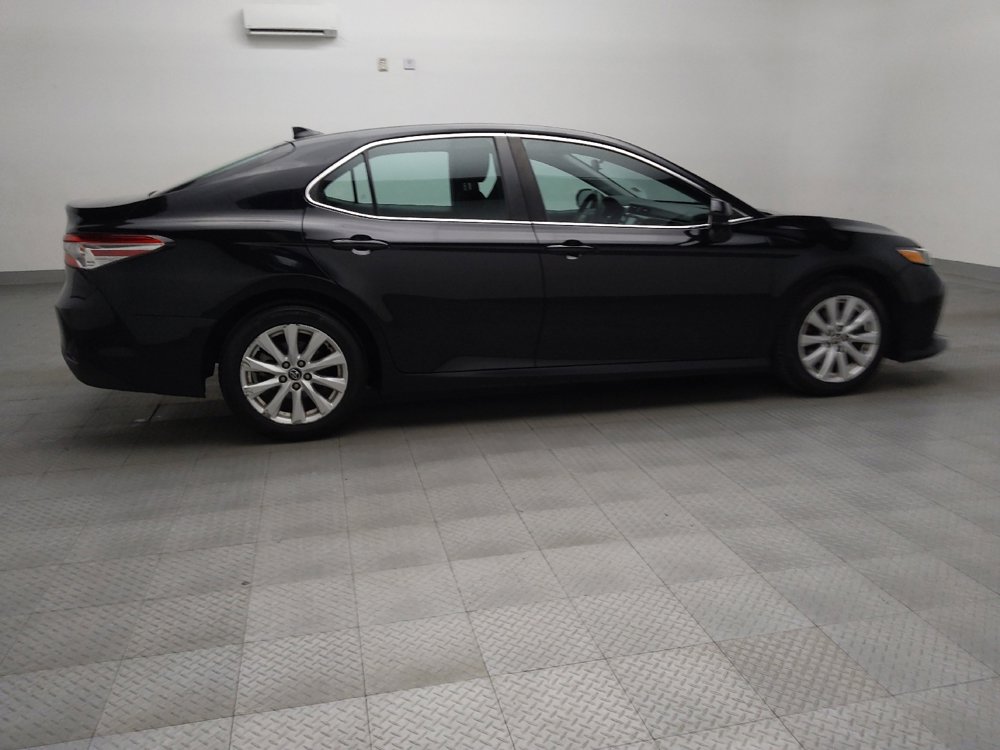 Used 2020 Toyota Camry LE image 10