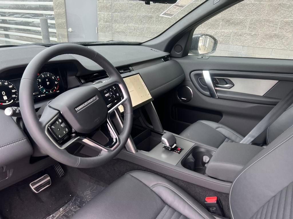 Used 2025 Land Rover Discovery Sport Dynamic SE image 14
