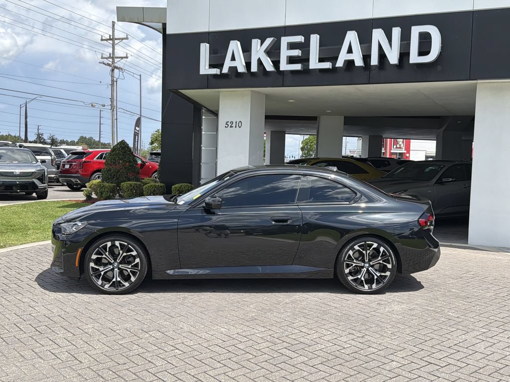 Used 2025 BMW 230i Coupe w/ Premium Package RWD image 3