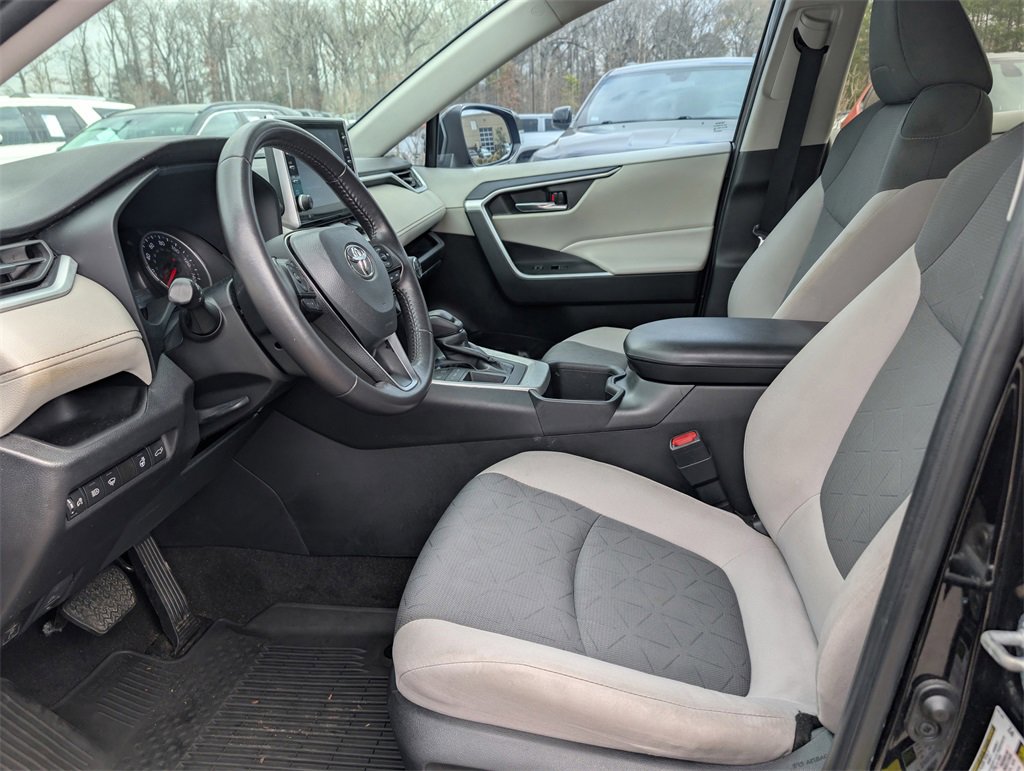 Used 2022 Toyota RAV4 XLE image 21