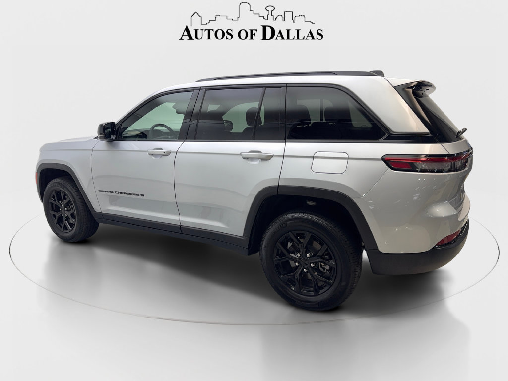Used 2025 Jeep Grand Cherokee Altitude RWD image 10