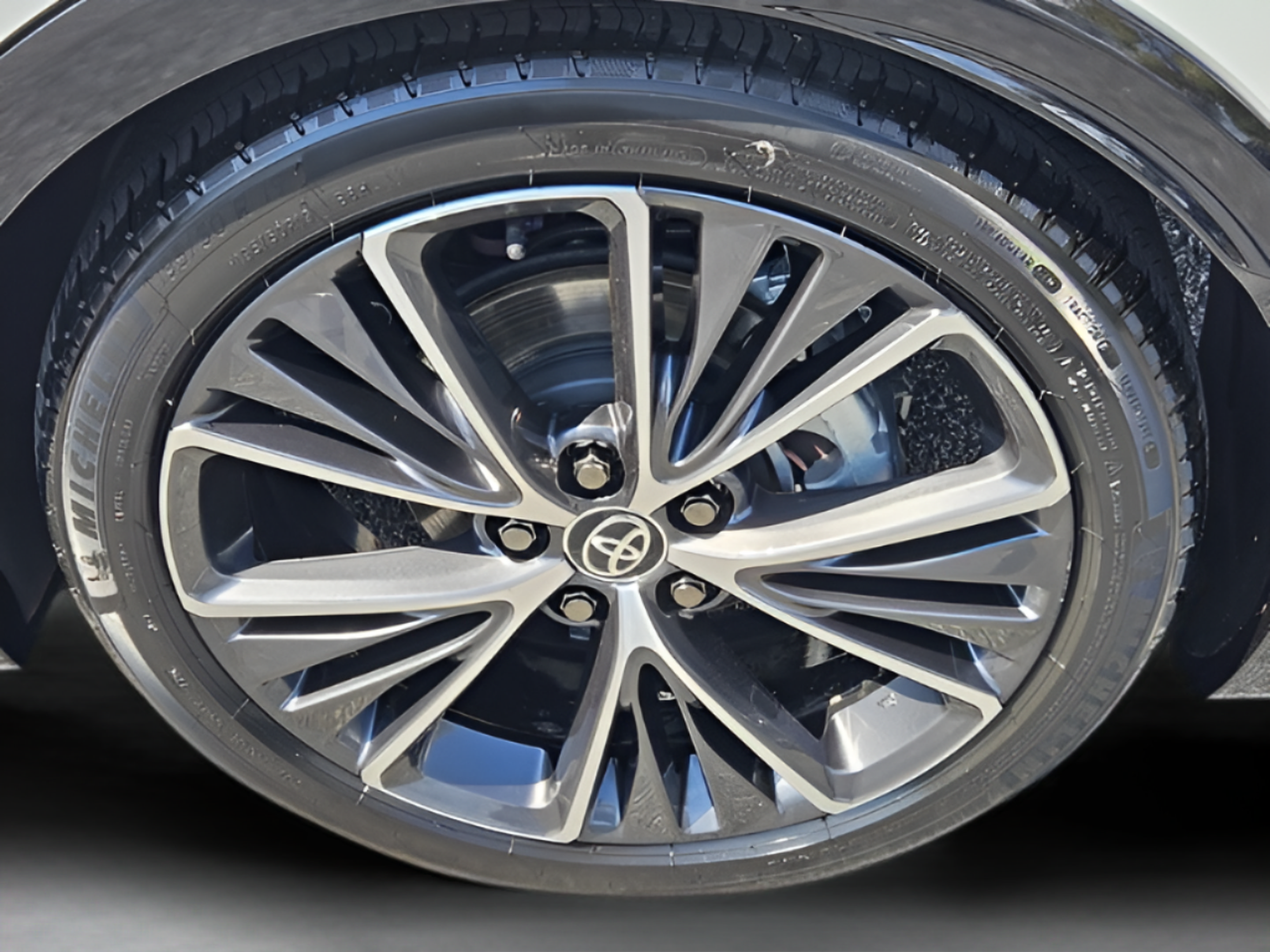 Used 2024 Toyota Prius XLE FWD image 27