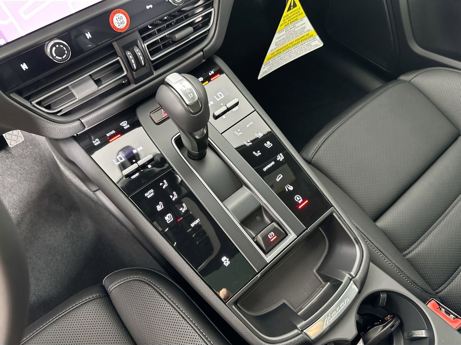 Certified 2025 Porsche Macan image 35