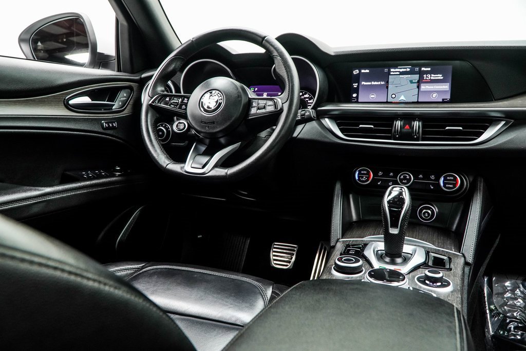 Used 2022 Alfa Romeo Stelvio Ti image 17