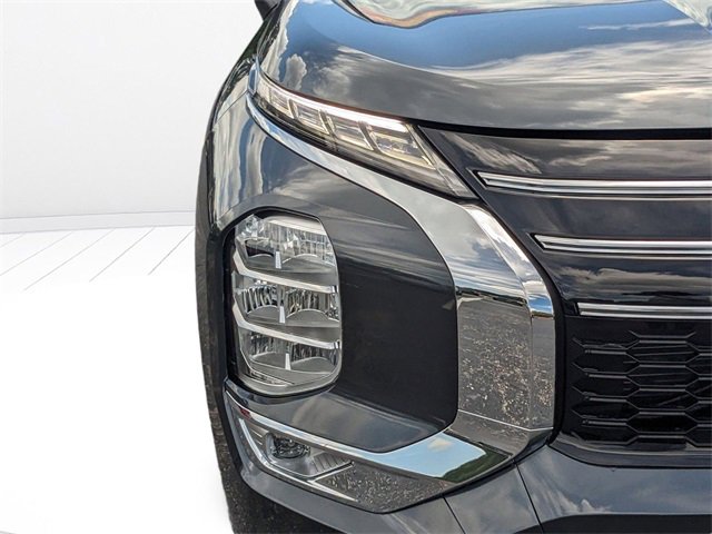 New 2025 Mitsubishi Outlander SE image 9