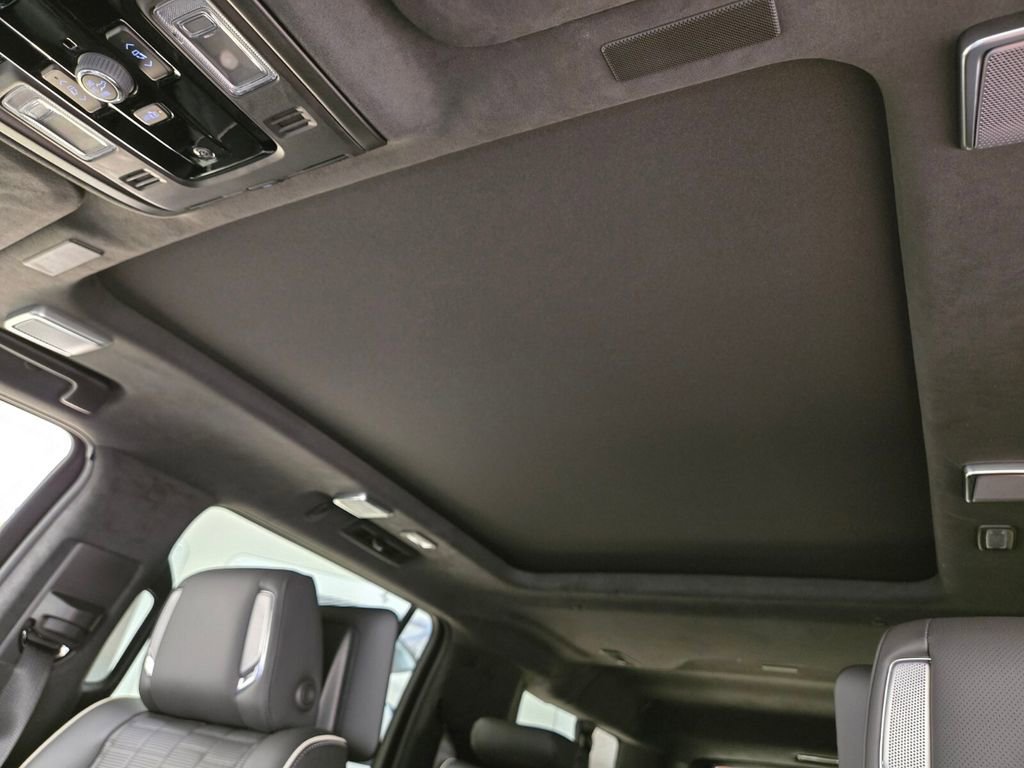 Used 2025 Cadillac Escalade ESV Sport Platinum AWD/4WD image 18