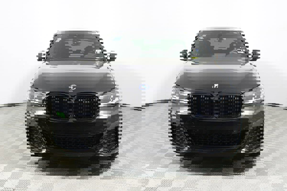 Used 2023 BMW 530e 530e w/ M Sport Package image 2