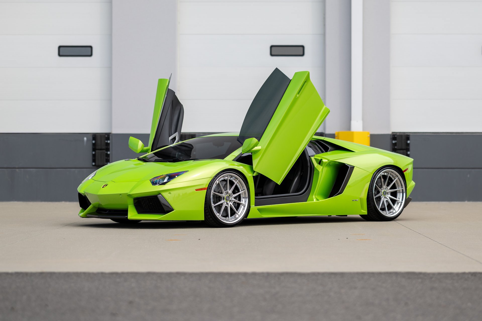 Used 2013 Lamborghini Aventador LP 700-4 AWD/4WD image 1