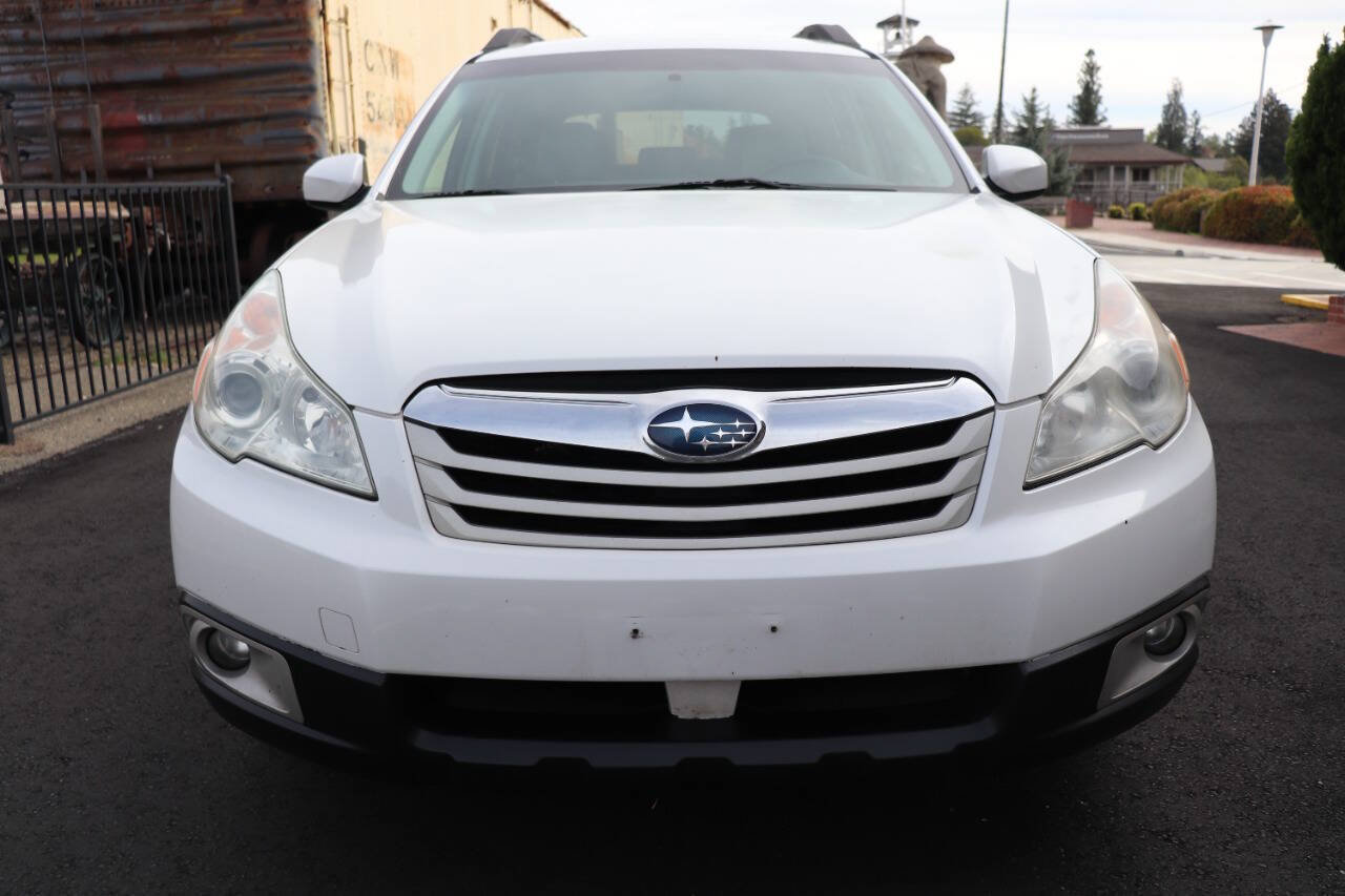 Used 2011 Subaru Outback 2.5i Premium AWD/4WD image 3