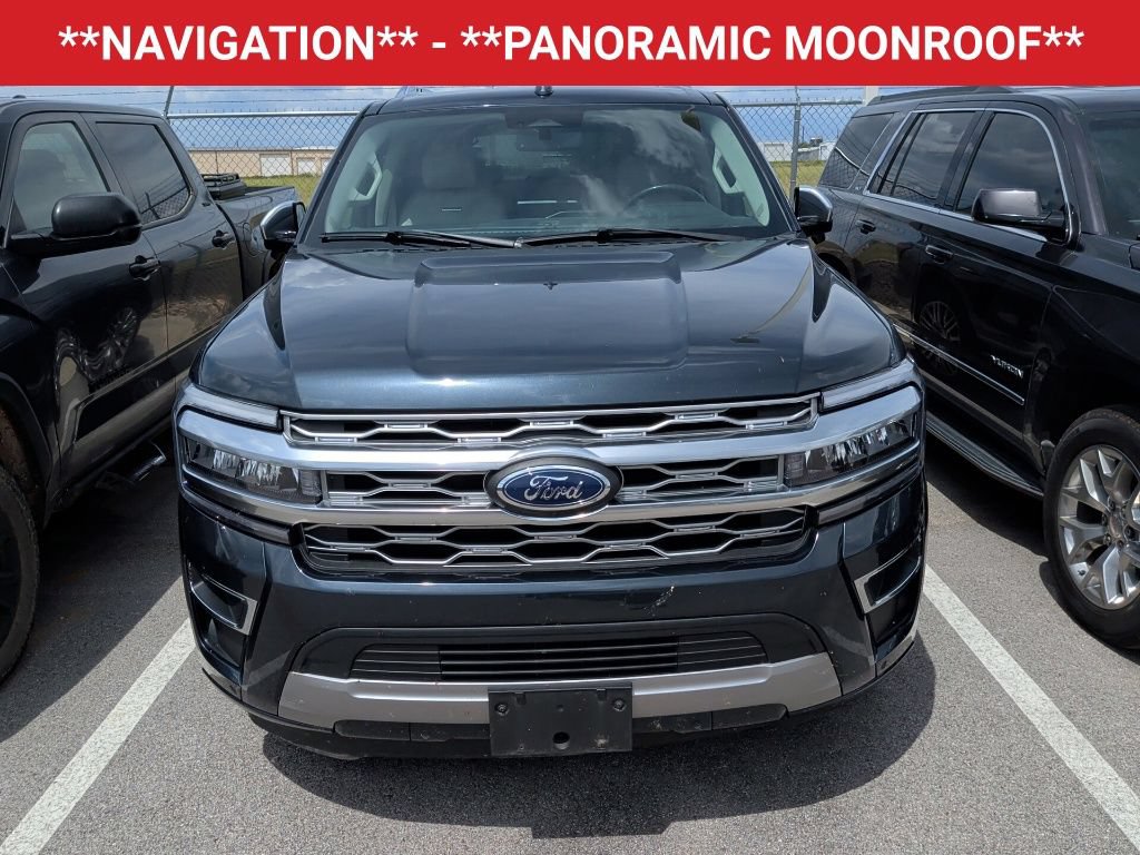 Used 2023 Ford Expedition Platinum RWD image 2