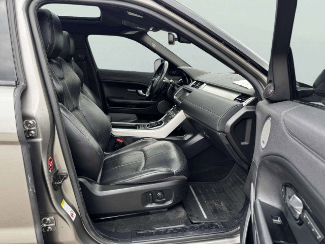 Used 2017 Land Rover Range Rover Evoque SE image 43