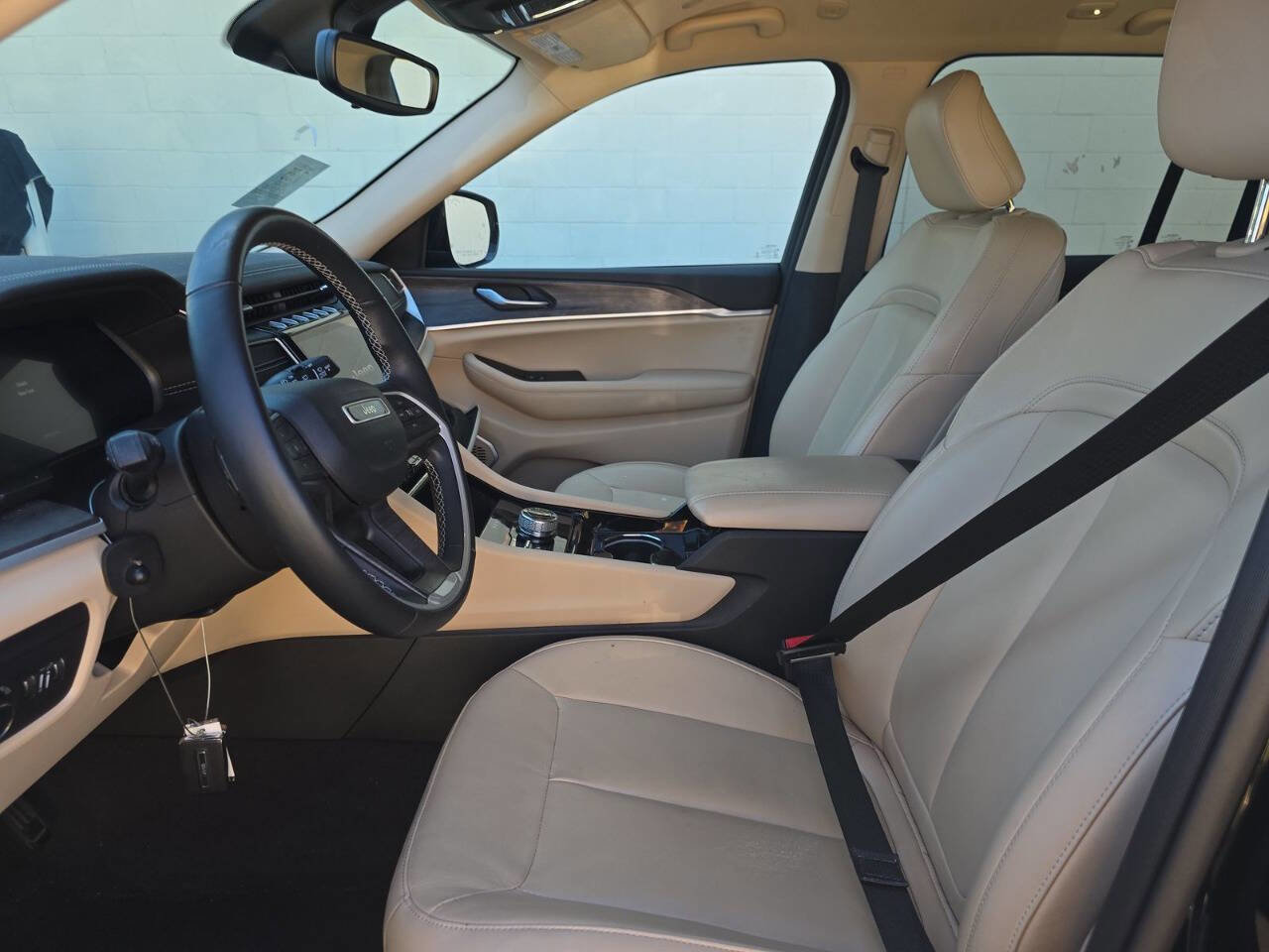 Used 2022 Jeep Grand Cherokee Limited image 2