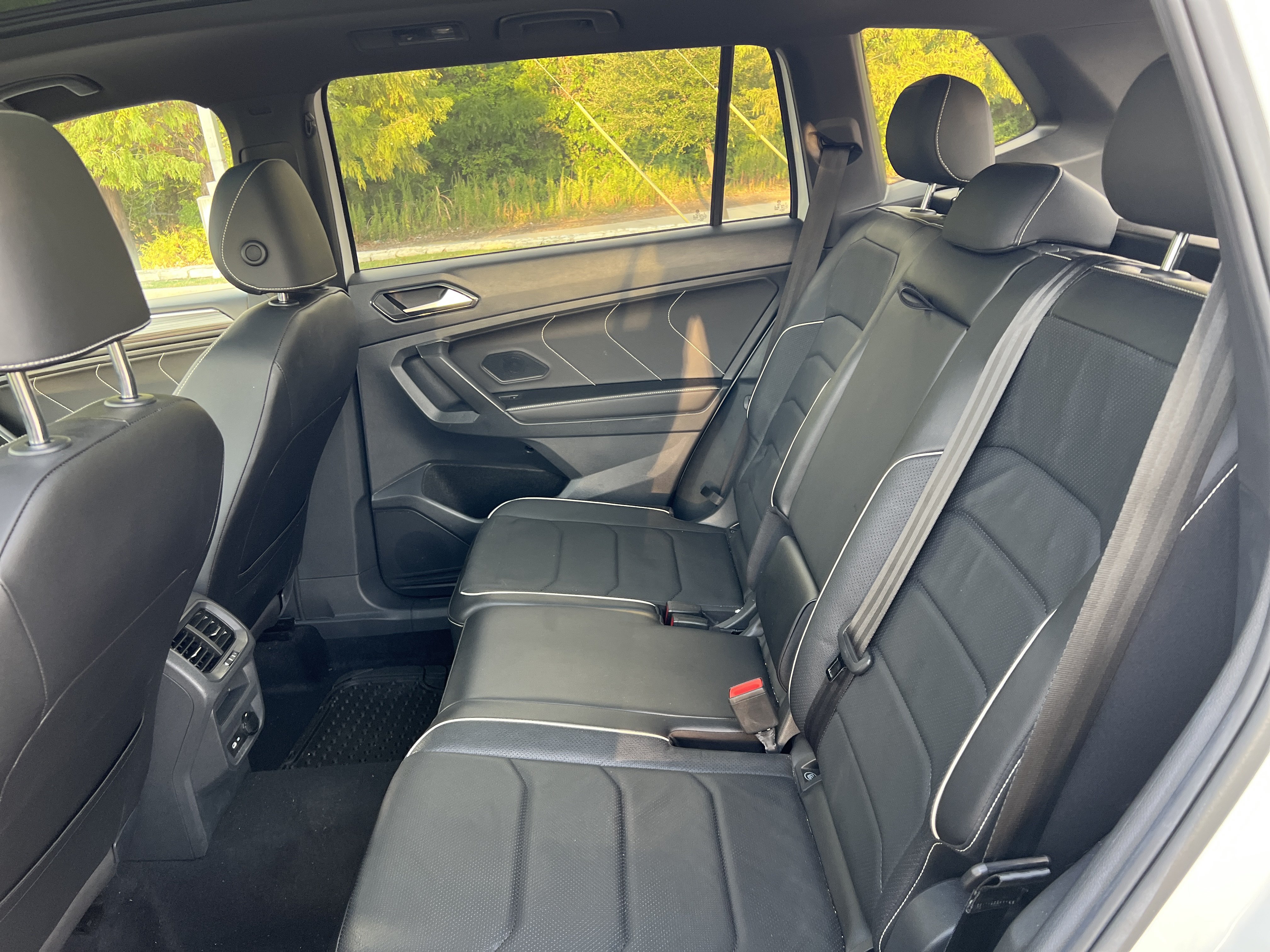 Certified 2022 Volkswagen Tiguan SEL R-Line AWD/4WD image 29