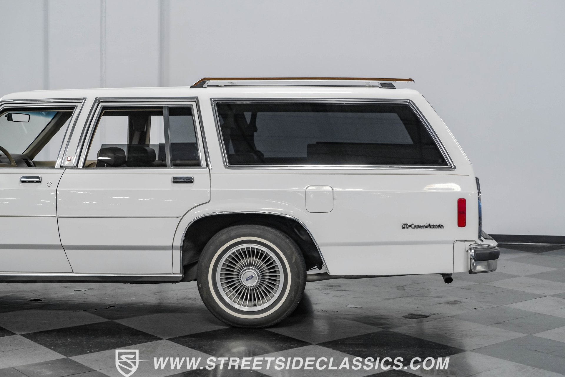 Used 1990 Ford LTD Crown Victoria image 24