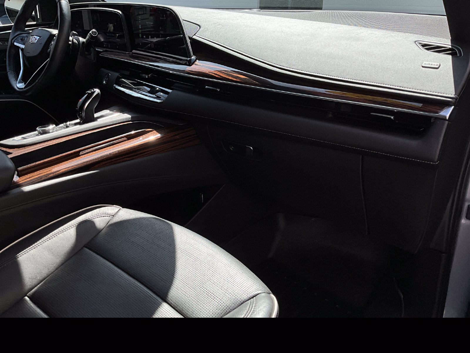 Used 2023 Cadillac Escalade ESV Premium Luxury w/ LPO, Radiant Package AWD/4WD image 10