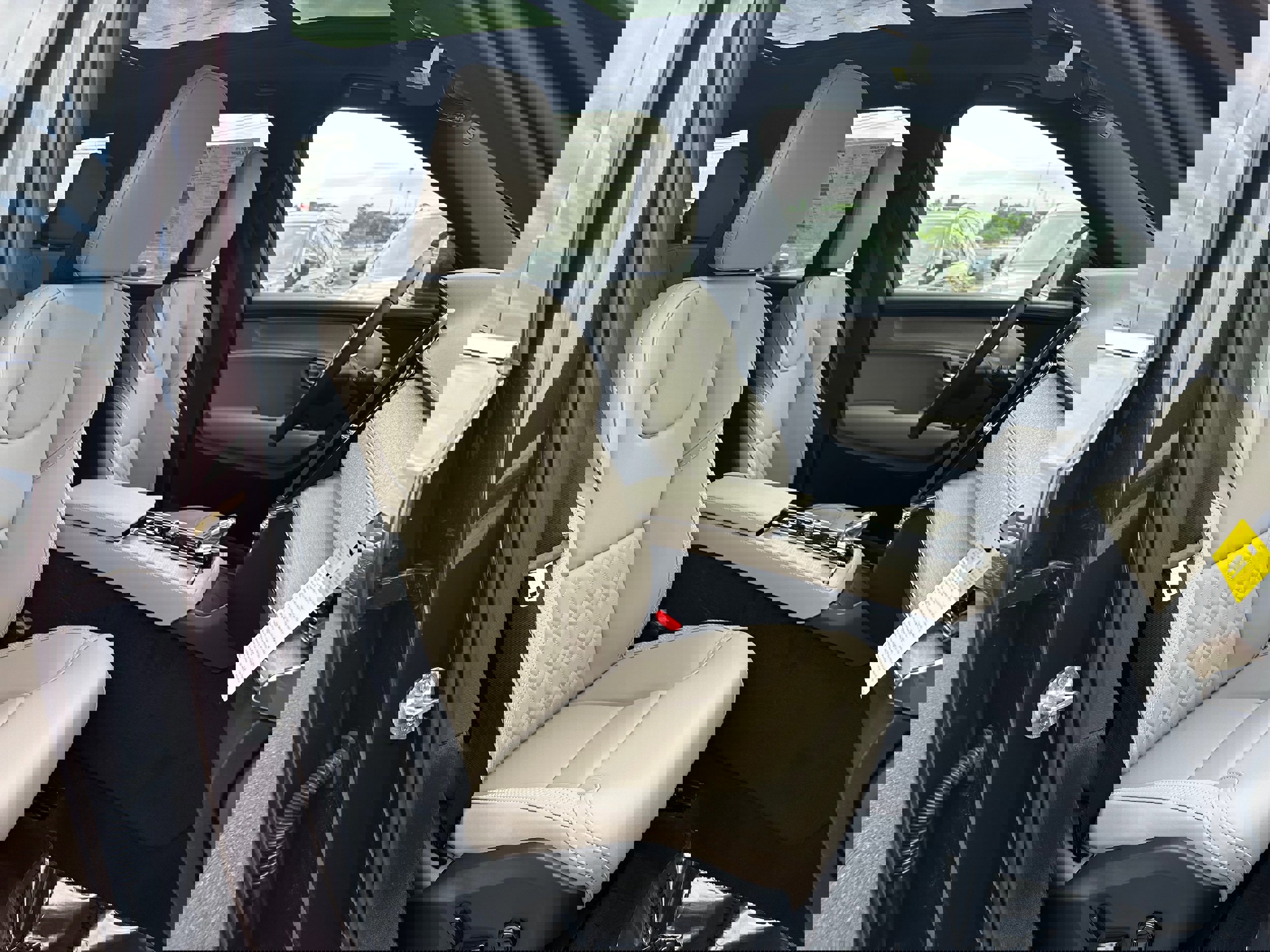 Used 2025 Volvo XC90 B6 Core w/ Climate Package image 8