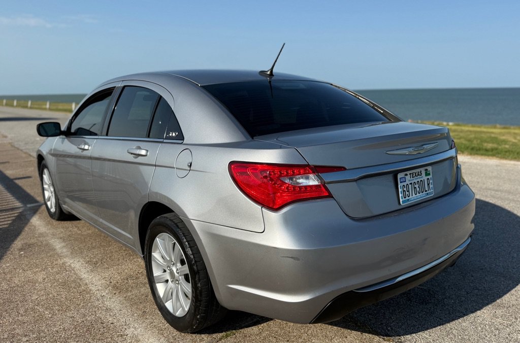 Used 2013 Chrysler 200 Touring FWD image 7