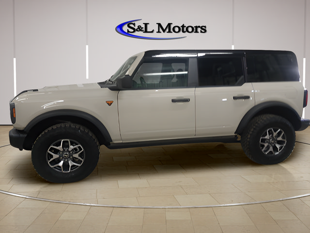 Used 2025 Ford Bronco Badlands AWD/4WD image 3