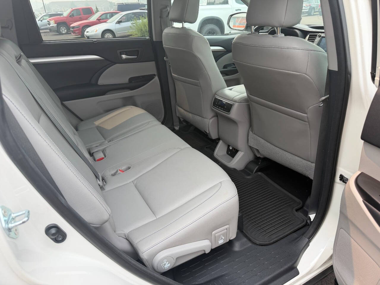 Used 2015 Toyota Highlander XLE AWD/4WD image 15
