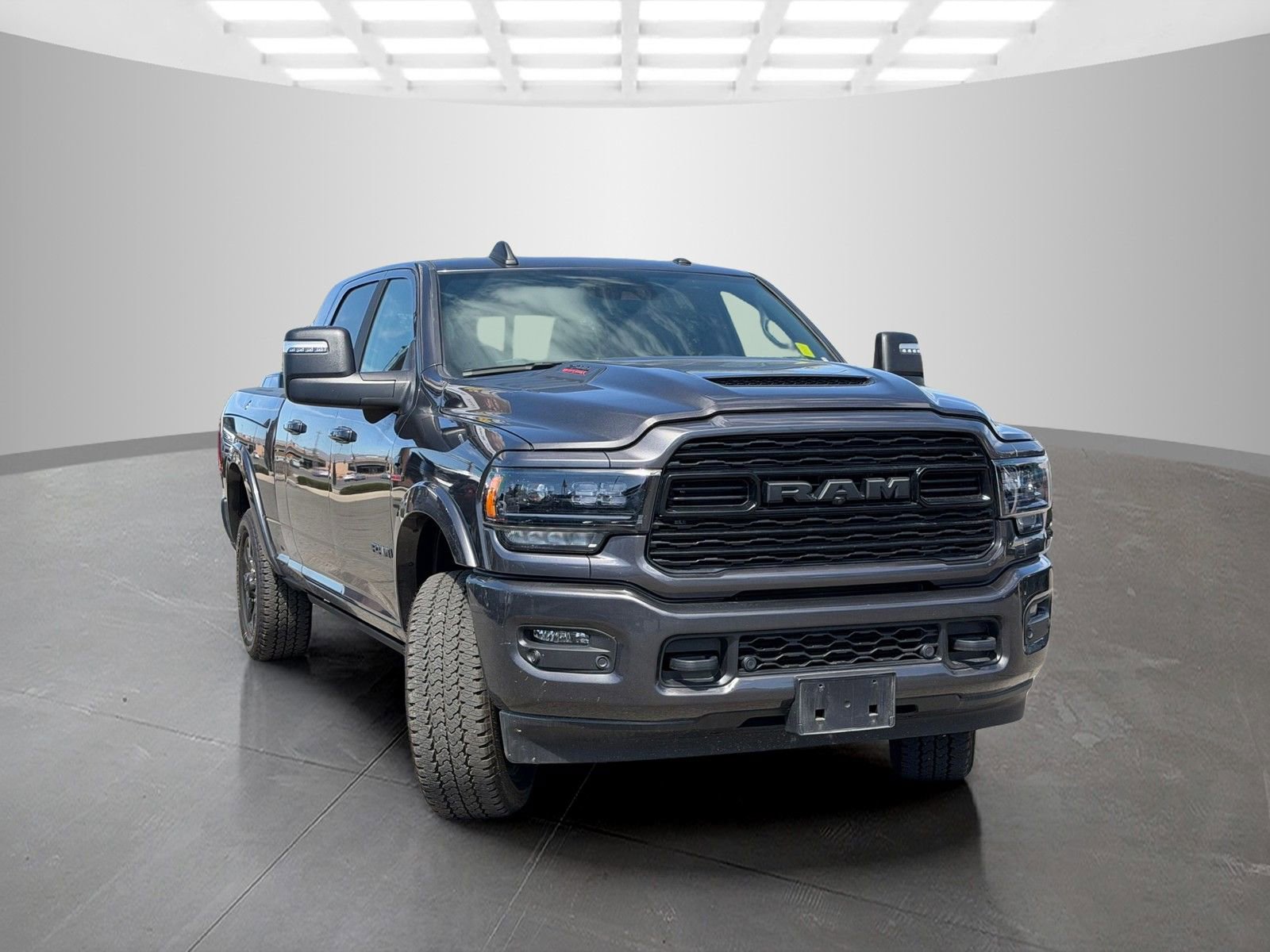 Used 2024 RAM 2500 Limited image 3