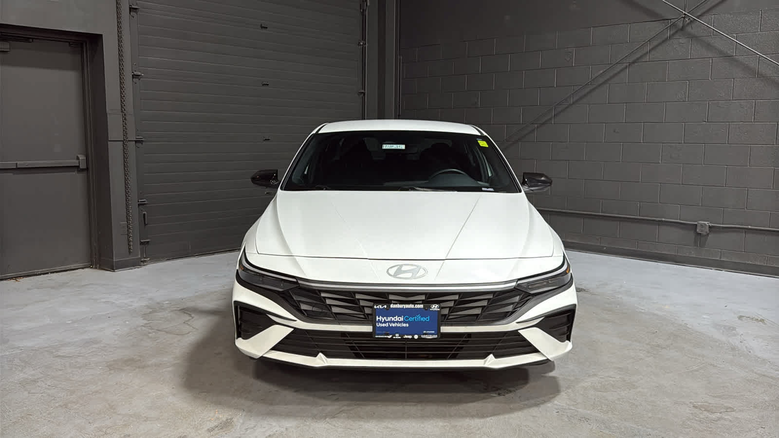 Used 2025 Hyundai Elantra Sport FWD image 2