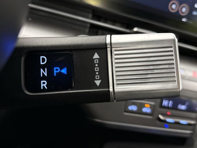 Certified 2025 Hyundai Kona SEL image 33