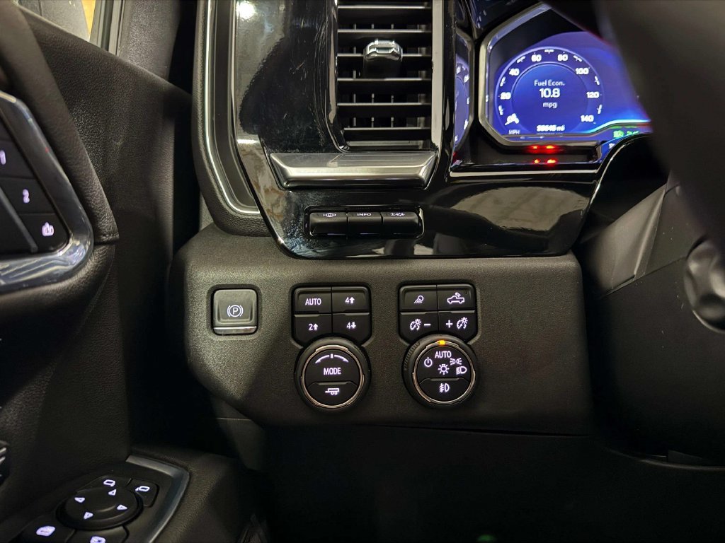 Used 2023 Chevrolet Silverado 1500 High Country w/ Technology Package AWD/4WD image 18