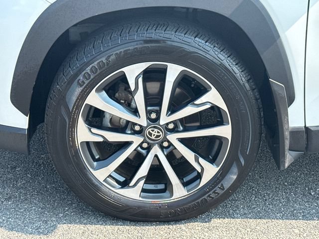 Used 2023 Toyota Corolla Cross XLE w/ Convenience Package FWD image 11