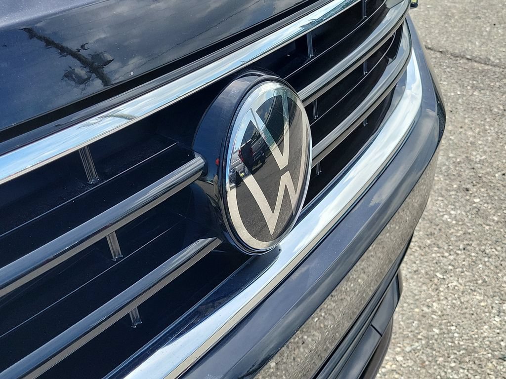 Used 2022 Volkswagen Tiguan SE R-Line FWD image 8